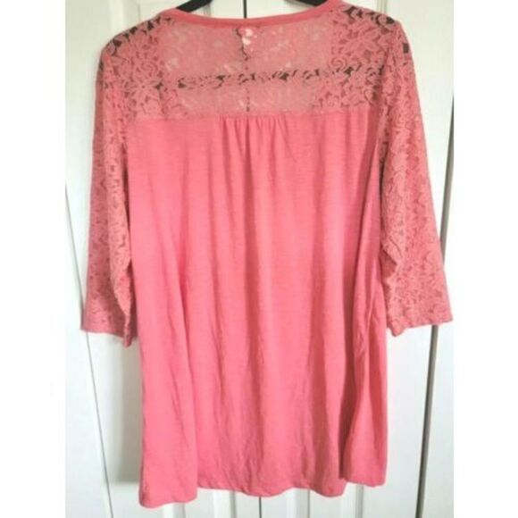 Torrid 0 Salmon Colored Hi-Lo‎ Lace Accent Top Stretch Part Button 3/4 Sleeve - Picture 2 of 5